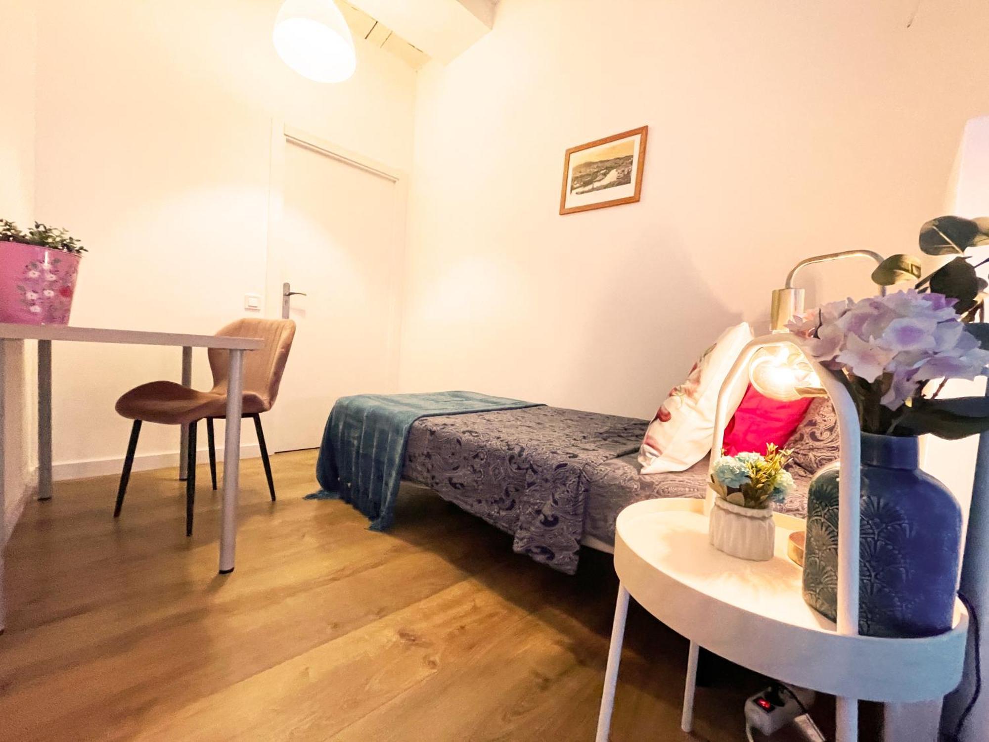 Oasis - By Port Vell 1 Hostel